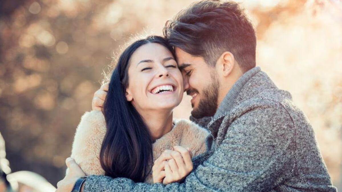 Cómo lograr que un hombre se sienta amado, según su signo
