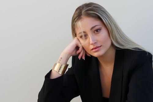 “Ha sido un desafío estar lejos de mi familia”: Florencia Araneda le da un giro a su carrera en redes sociales viviendo en Chile