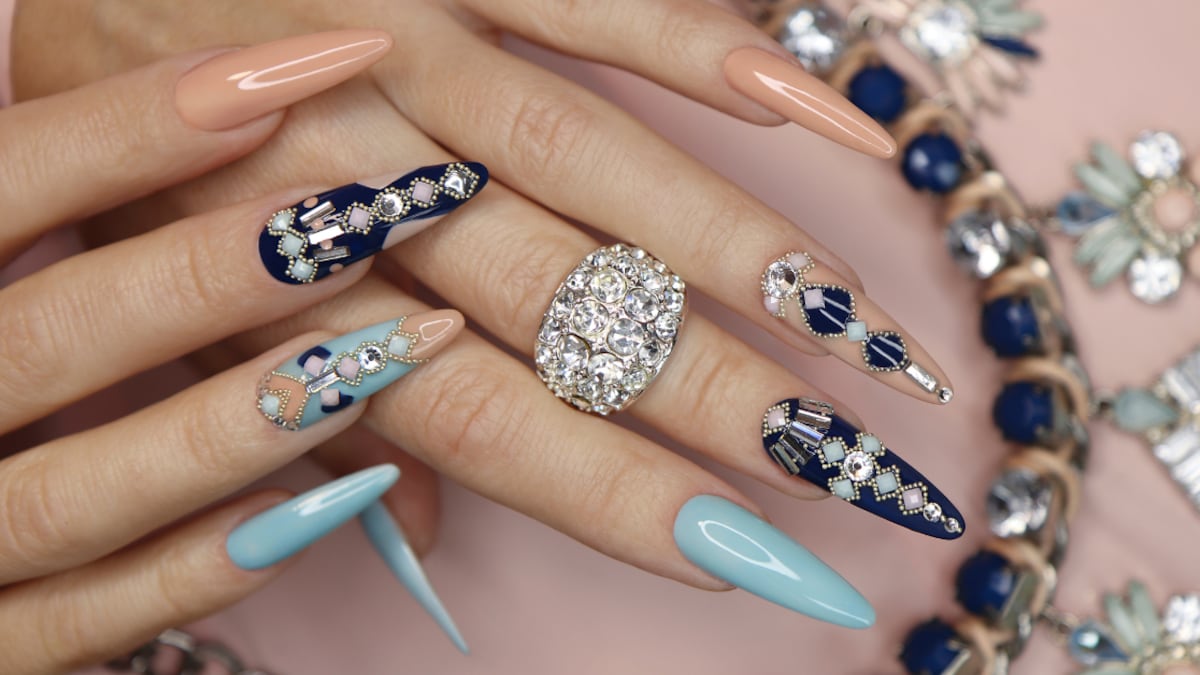Las uñas ‘barroco’ son la tendencia original y atrevida para quienes buscan destacar.
