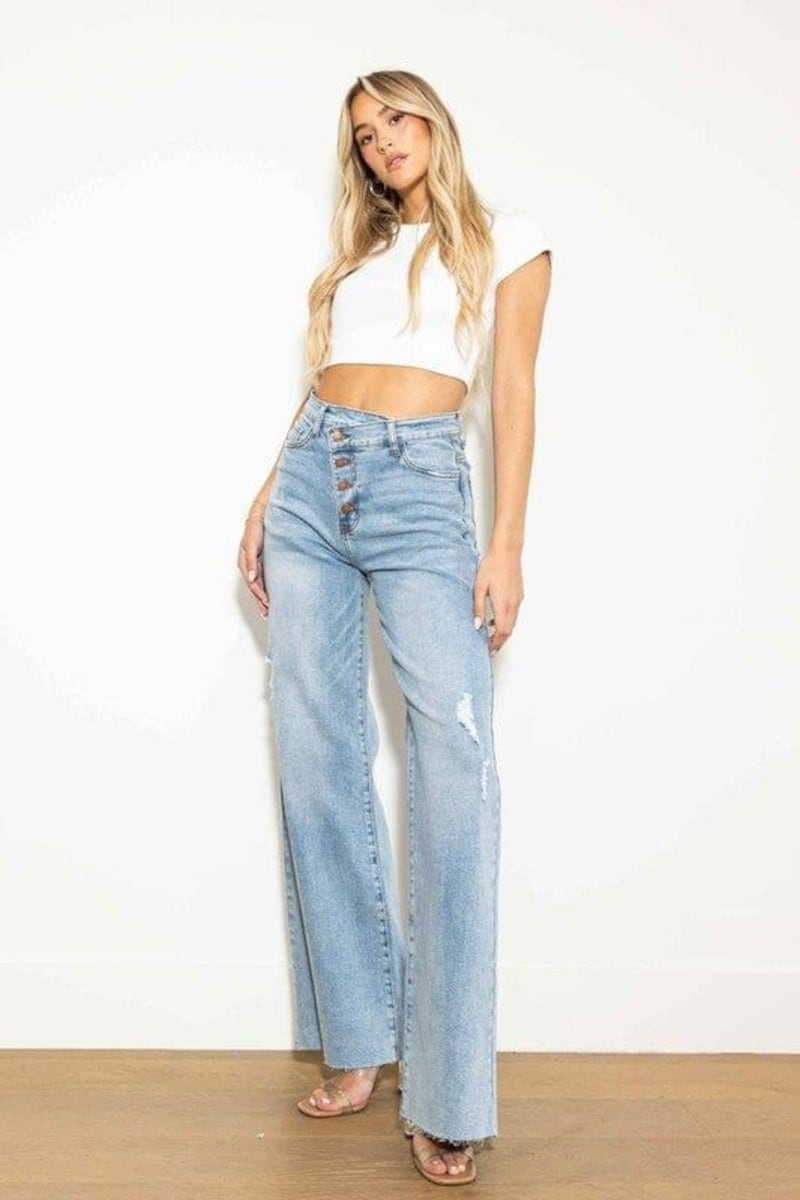 Crop top con jeans