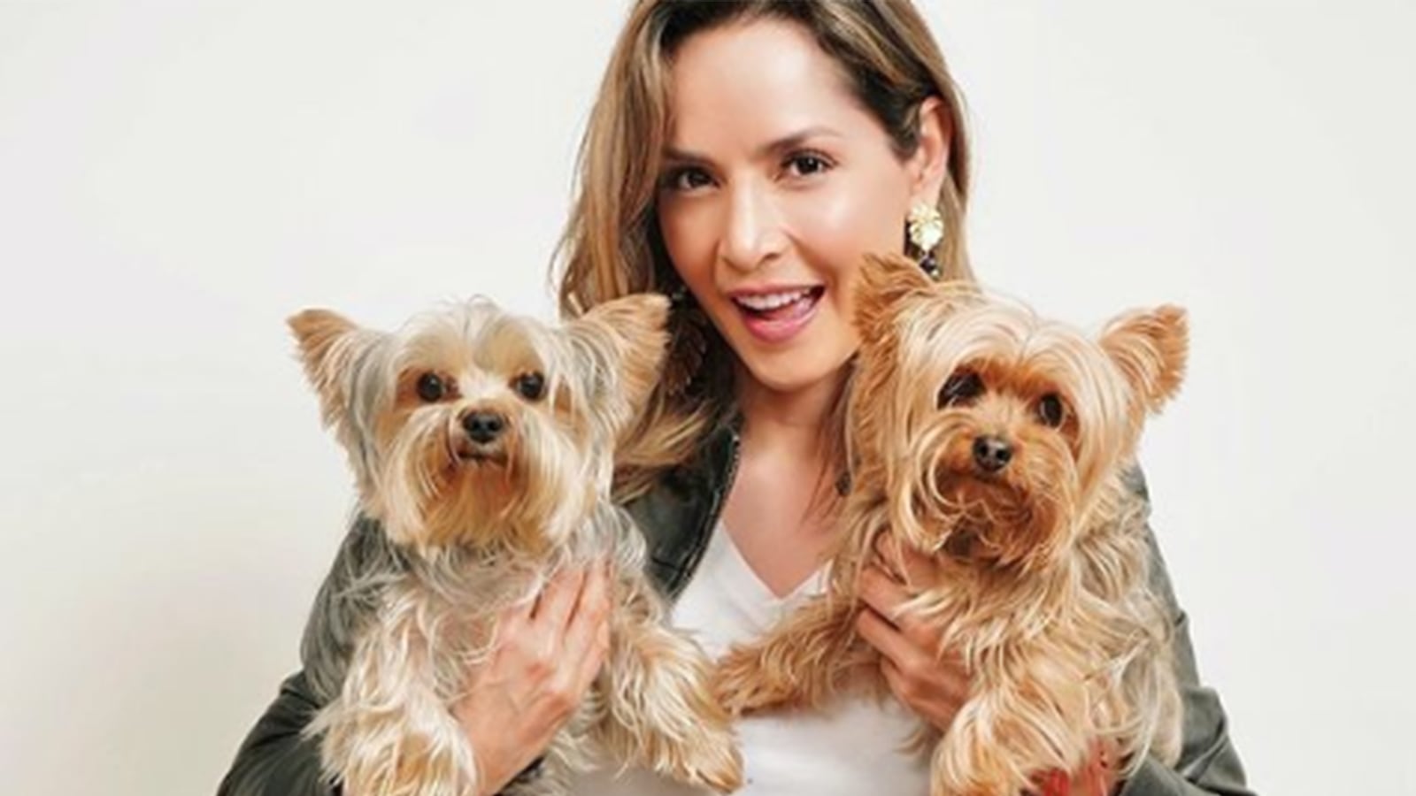 Carmen Villalobos ama a sus perros.