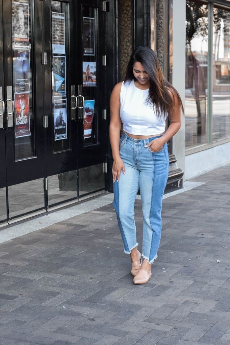 ¿Cómo llevar jeans bicolor con calzado cómodo (y con estilo)?