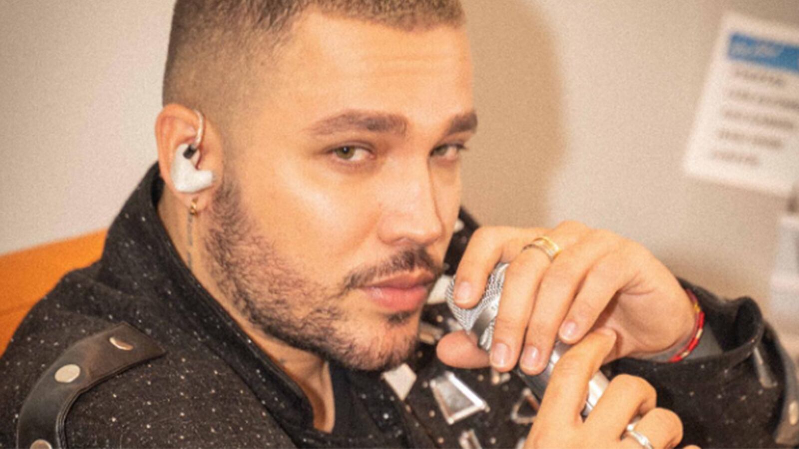 Jessi Uribe posa muy sexy para sus fans.