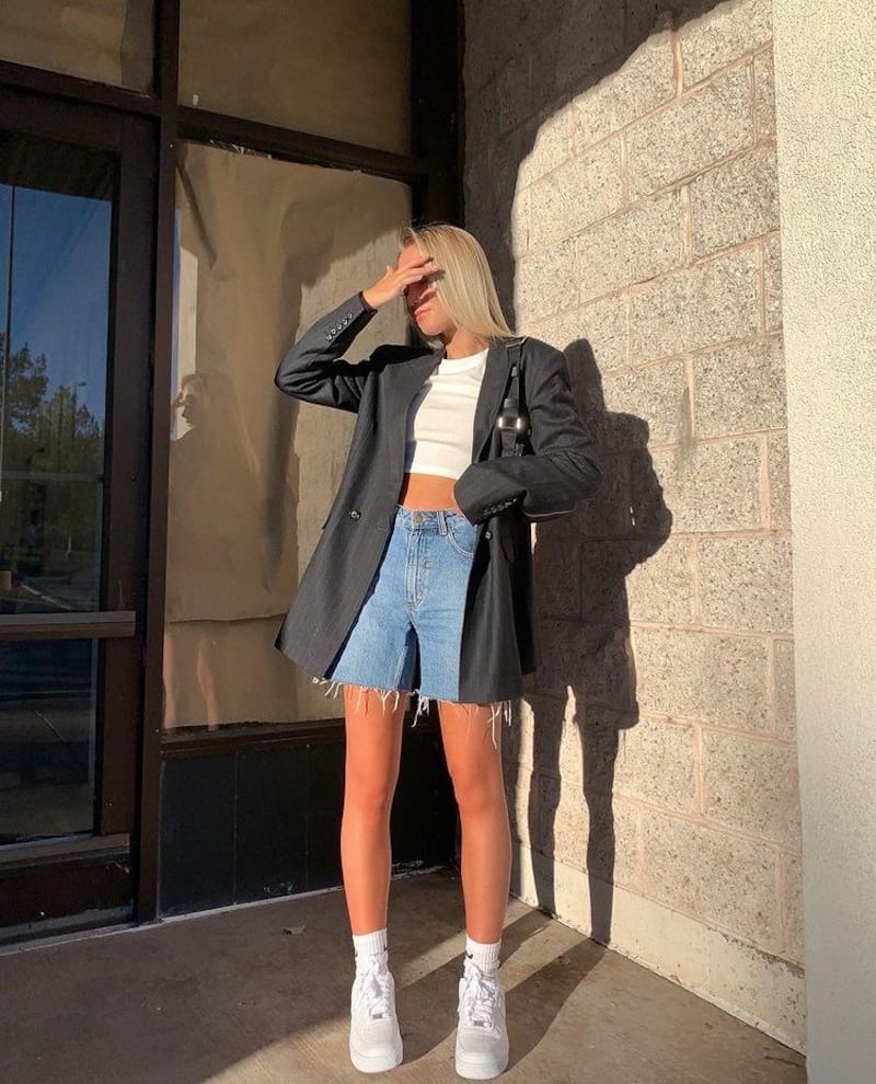 Los ‘Dad Shorts’ son la tendencia de pantalones más favorecedora de la temporada