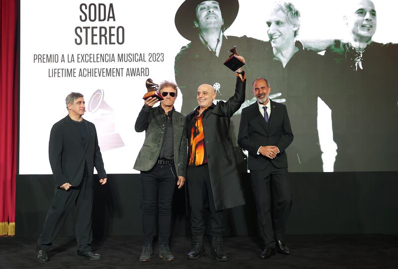 La Semana de la 24ª Entrega Anual del Latin Grammy comenzó con con la entrega de Premios Especiales que incluyó a los siguientes homenajeados: Carmen Linares, Mijares, Arturo Sandoval, Simone, Soda Stereo, Ana Torroja, Alex Acuña, Gustavo Santaolalla y Wisón Torres.