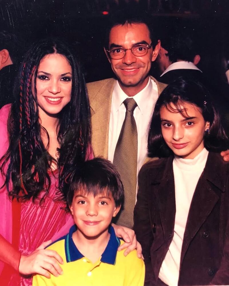 Los Derbez y Shakira