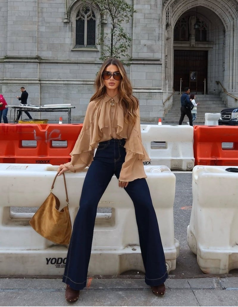 Jeans boho con botines o tacones