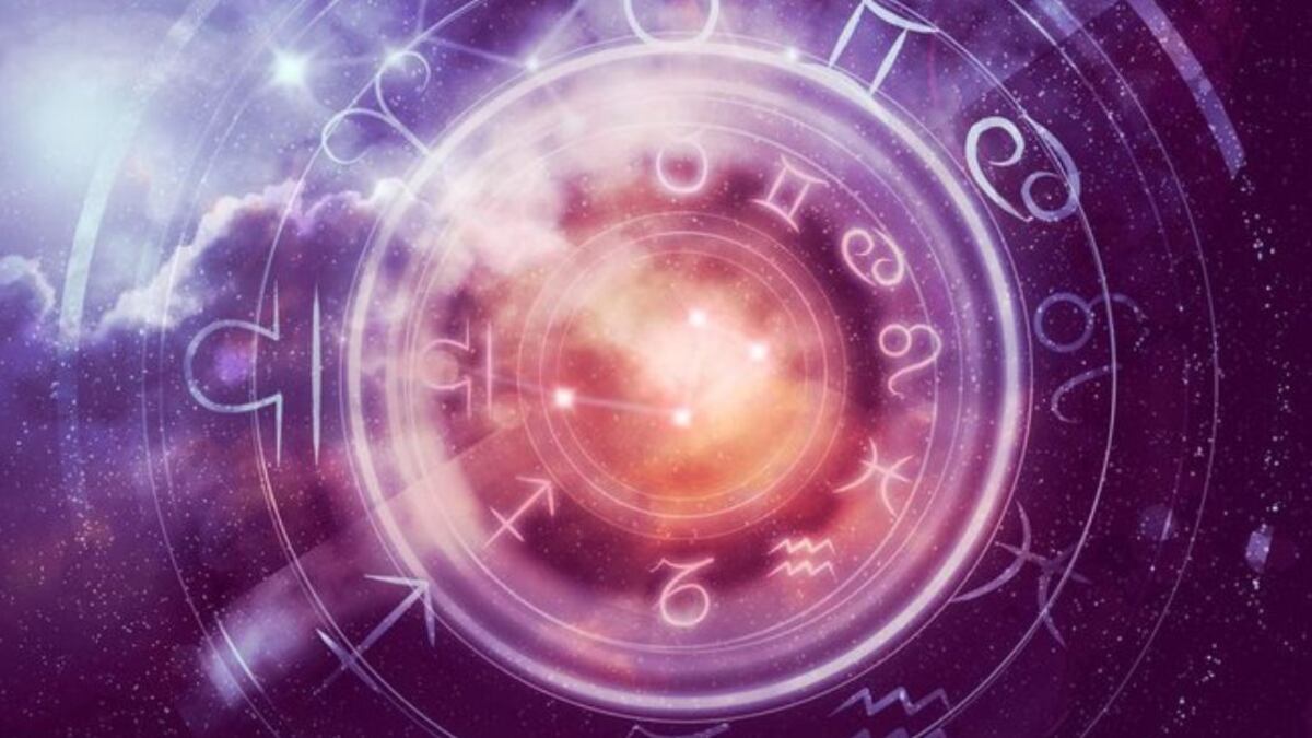 La baraja española y el consejo para mantener la buena vibra en Mercurio retrógrado