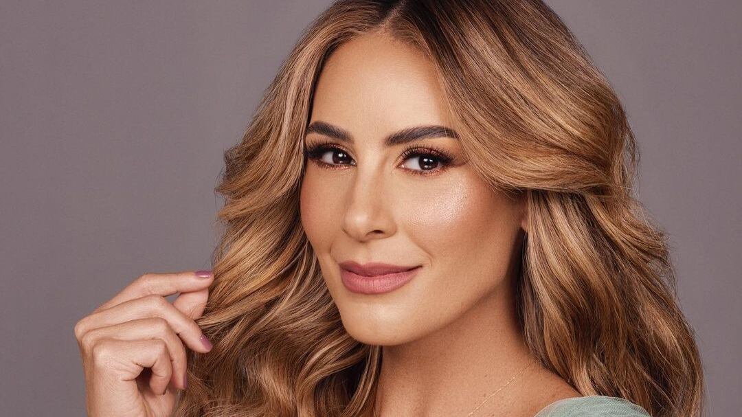 La presentadora Carolina Soto mostró unos fantasmas que elaboró y no faltó quien le recriminara por celebrar Halloween.