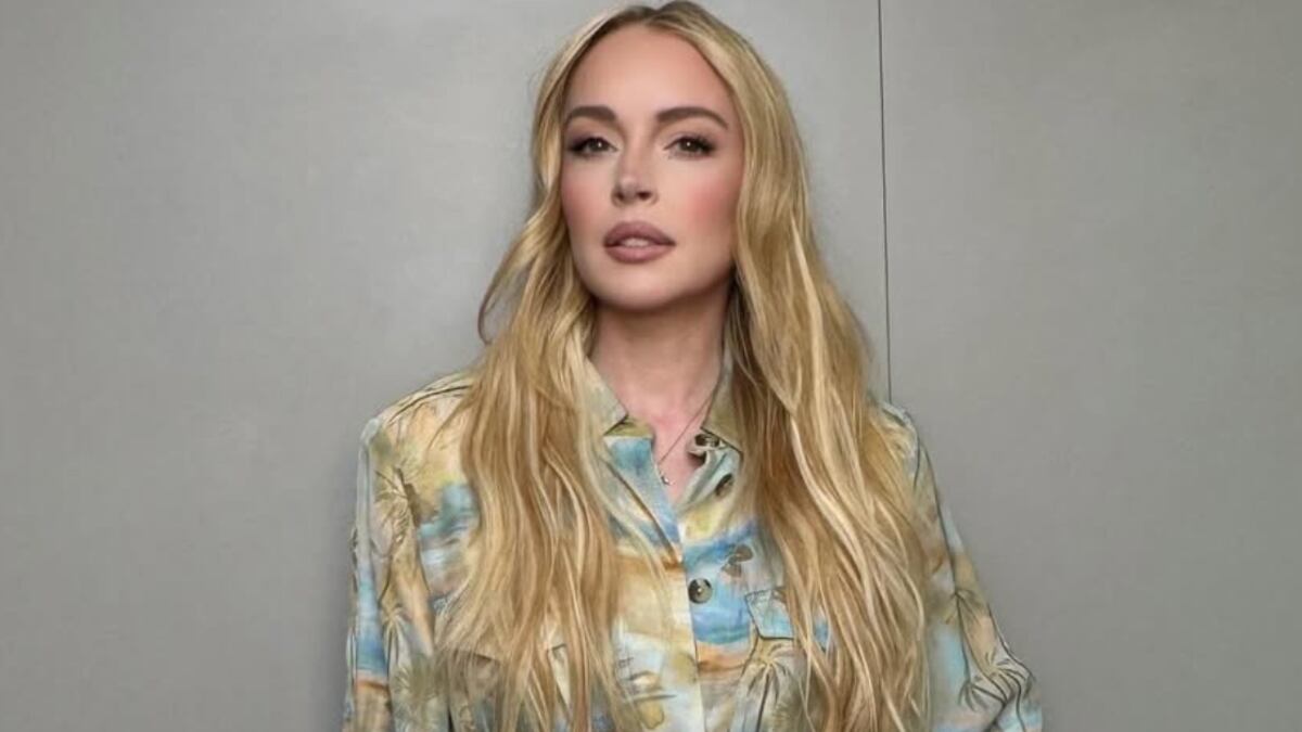 Tras revelar su secreto de belleza, Lindsay Lohan reapareció con el rostro completamente limpio.