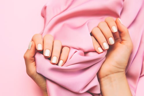 ¡Adiós uñas francesas! Las uñas ‘tabi’ son la sensación por su arriesgado diseño y su forma única