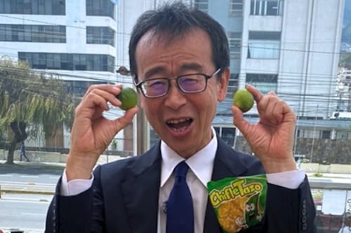 ¡De Japón a Ecuador con sabor! El embajador prueba encebollado y lo declara “Muy rico”
