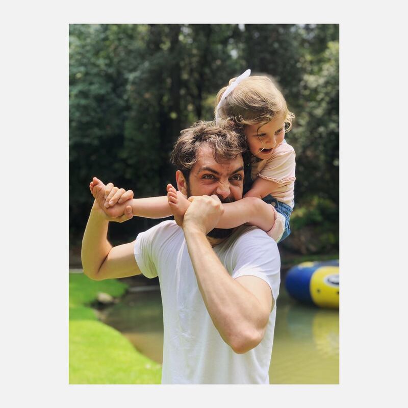 Pedro de Tavira junto a su hija, Julia