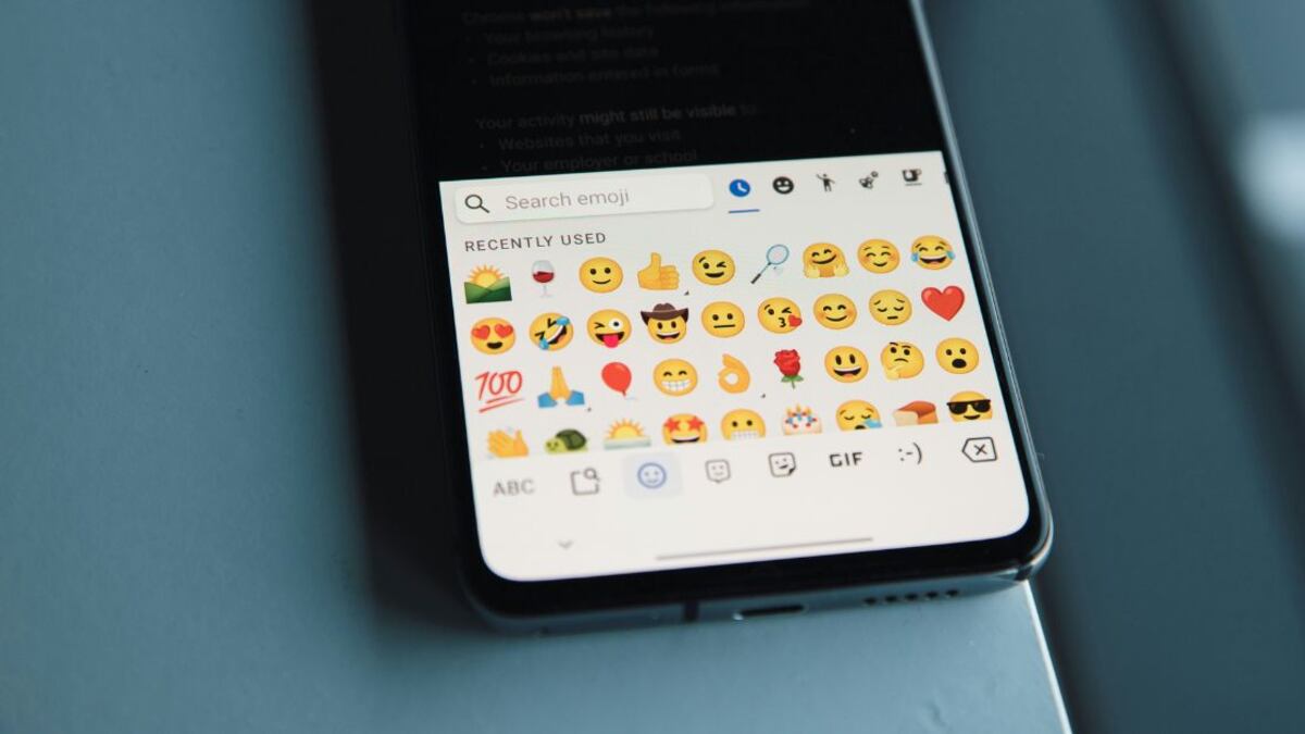 Hay miles de emojis disponibles en WhatsApp