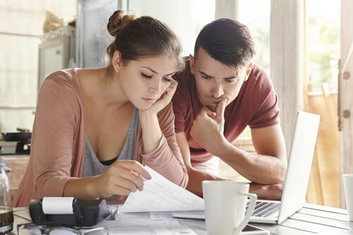 ¿Tienes diferente salario que tu pareja? Así pueden gestionarlo para lograr un balance