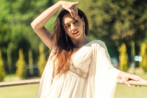 ¿Vestidos griegos? Así es la prenda más sensual y favorecedora que está rompiendo internet
