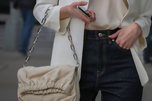 ¿Qué son los jeans ‘Ribcage’? Los nuevos pantalones en tendencia que cambiarán por completo todo tu look