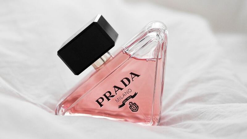 5 perfumes de larga duración para mujer: te acompañan durante todo tu día