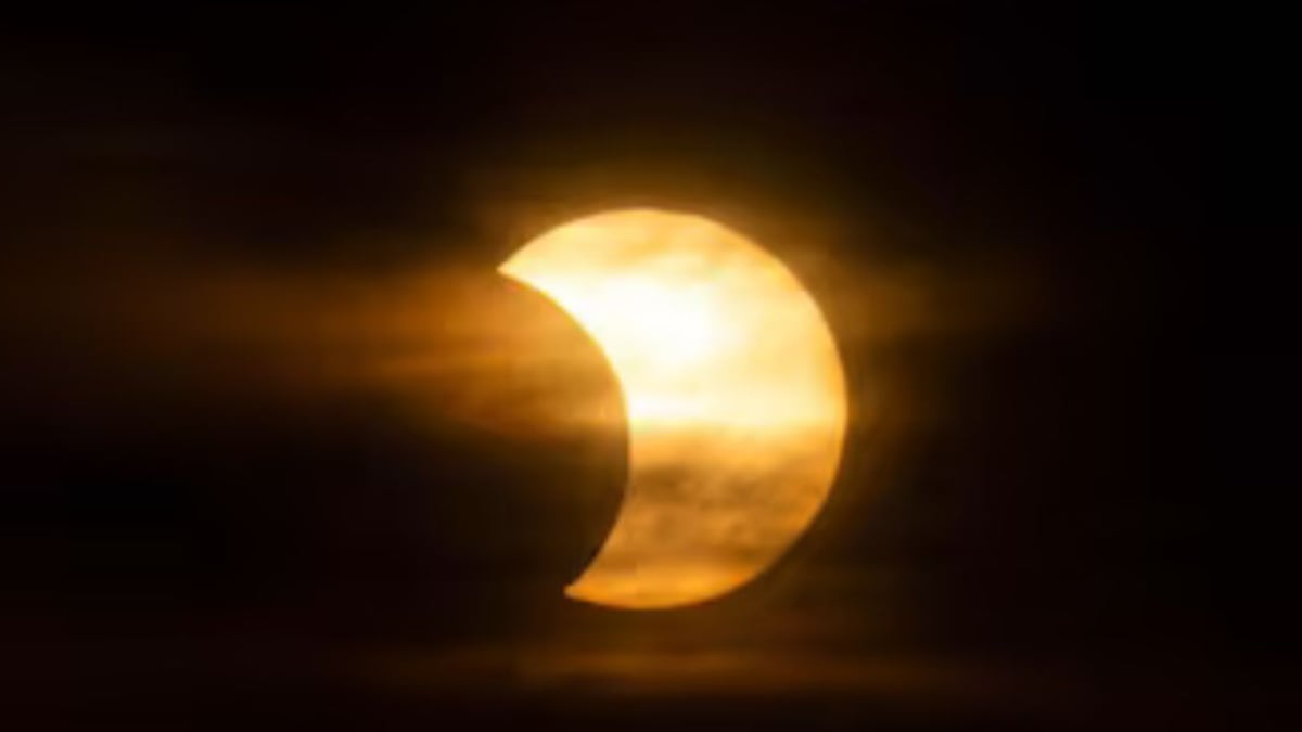 3 rituales que debes aprovechar para atraer buenas vibras y abundancia antes del eclipse total de sol de abril