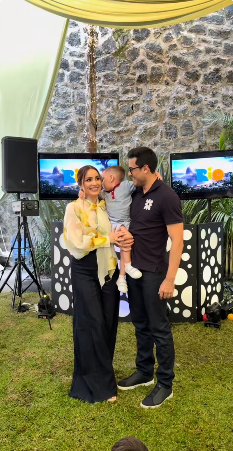 Cynthia Rodríguez y Carlos Rivera celebran el segundo cumpleaños de León