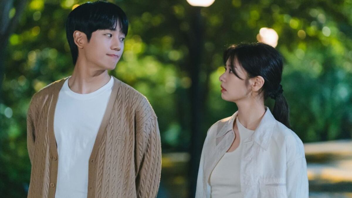 Escena de Amor en la puerta de al lado