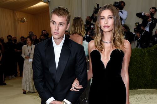 Justin Bieber y su esposa estarían buscando comprar una mansión en Europa para “reconectar” y escapar de Hollywood