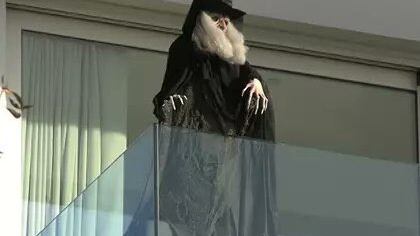 Bruja en la ventana de Shakira