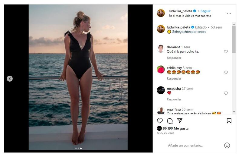 Ludwika Paleta en un traje de baño negro