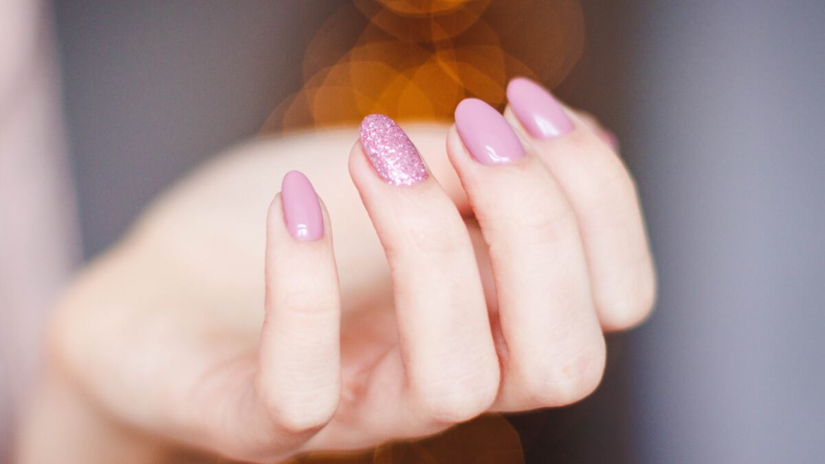 ¿Sabías que el color de tus uñas influye en la armonía de tus chakras?