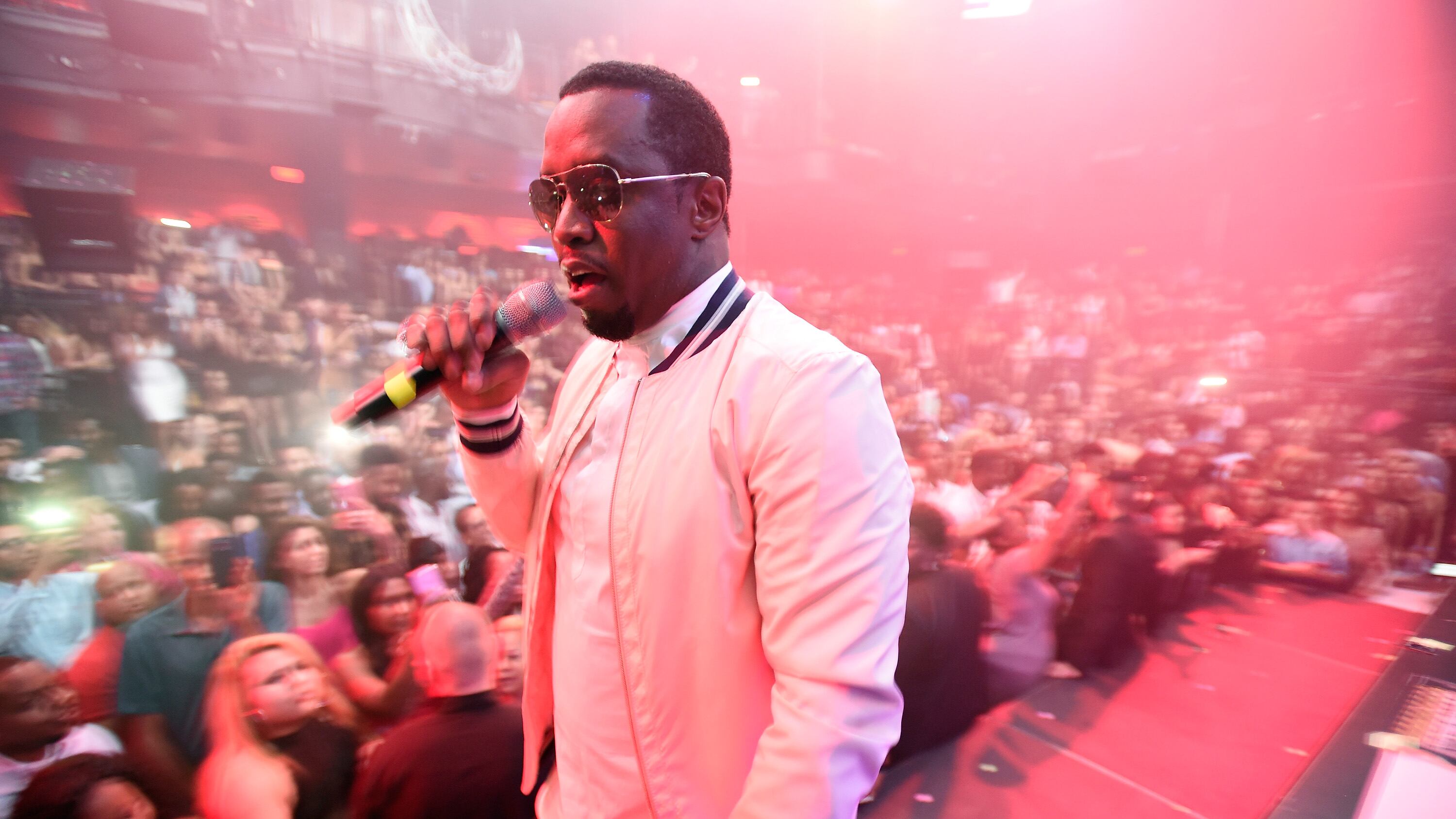 No pinta bien el futuro del cantante y productor