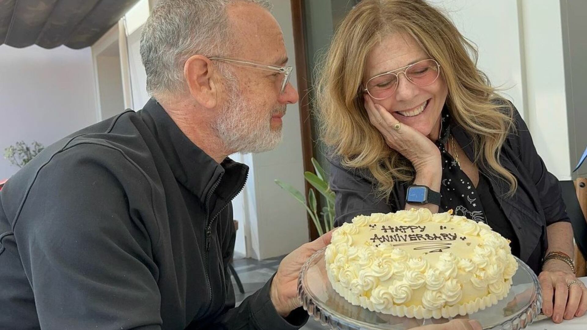 Tom Hanks tiene 4 hijos. Dos con su primera esposa y dos con Rita Wilson.