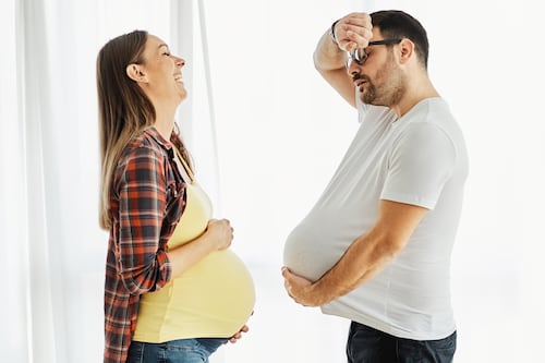 Cuando papá “se embaraza”: el curioso fenómeno del síndrome de la covada