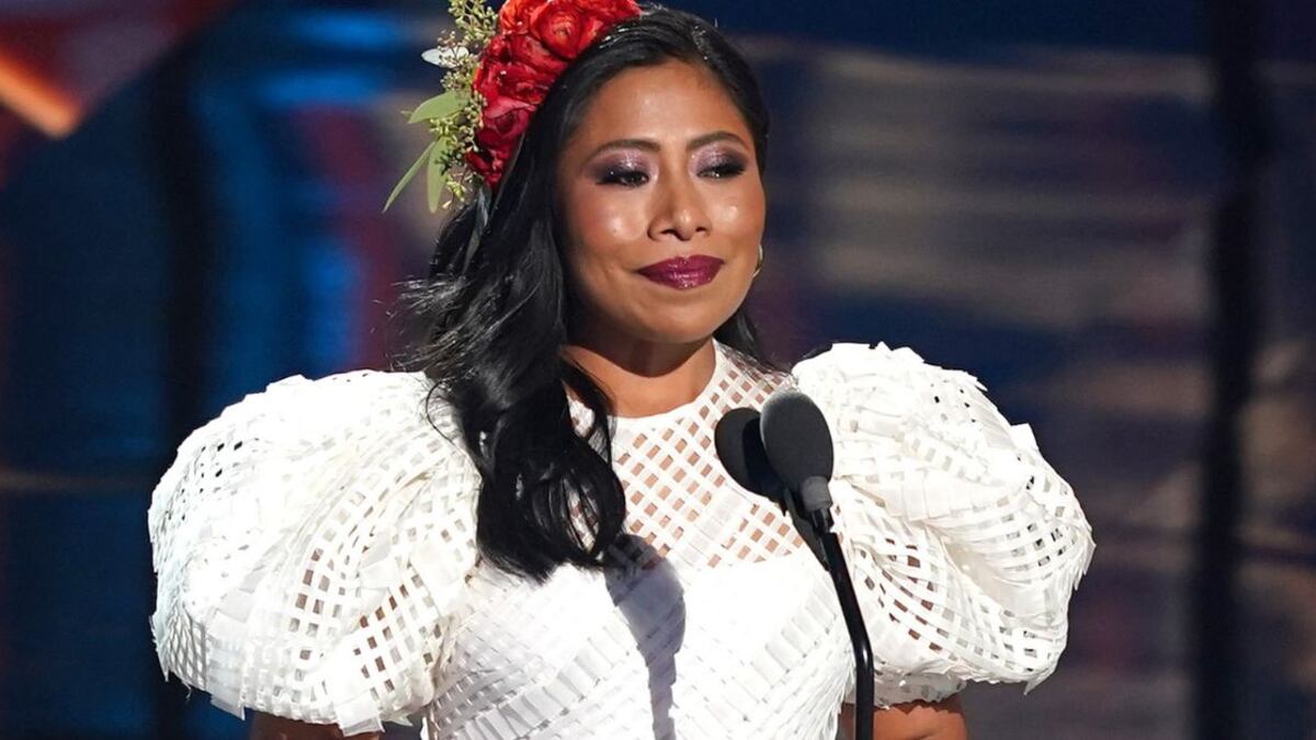Yalitza Aparicio llevó un pedacito de México a Venecia y su look se llevó las ovaciones.