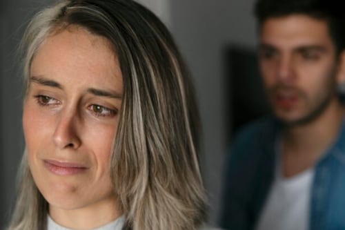 Como Belinda y Cazzu: Qué es ser ‘la mujer del proceso’ y por qué hombres se casan con novia de meses y no la de años