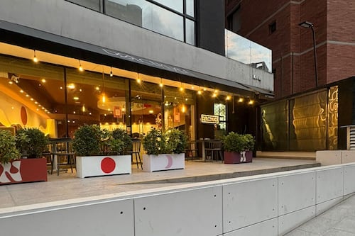 Noon: el café quiteño que transforma cada tarde en un ritual de sabor, música y encuentro