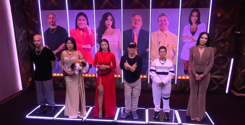 Altafulla, Toxi, Karina, Alerta, Lady Tabares y Laura González en el cuarto de eliminación de 'La casa de los famosos Colombia''