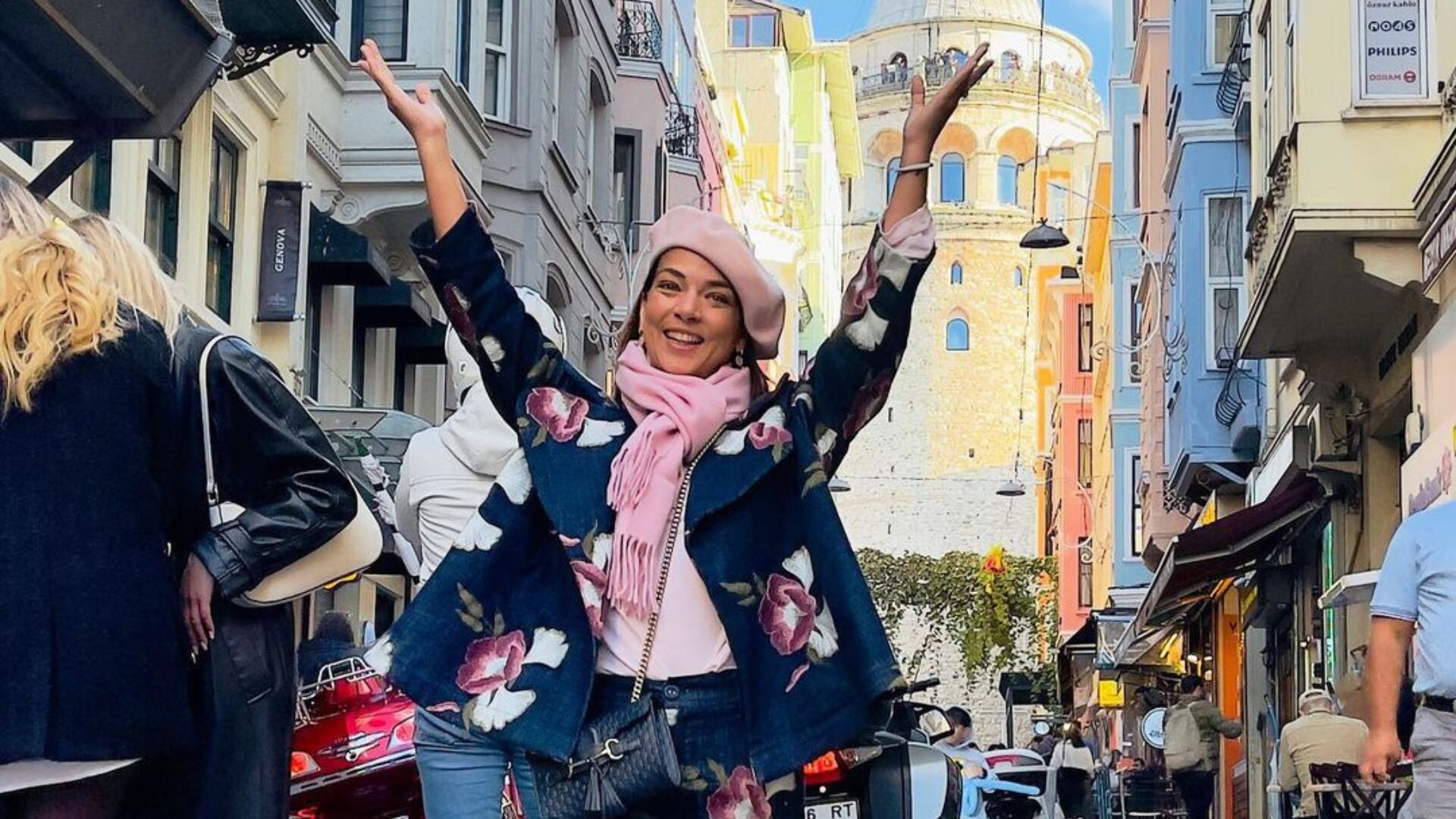 Adamari López luce sin maquillaje