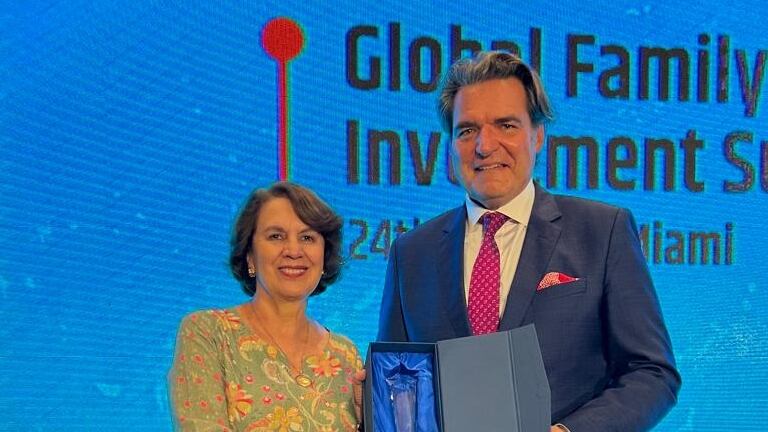 Rosalía Arteaga es honrada en Miami por su impacto y liderazgo global