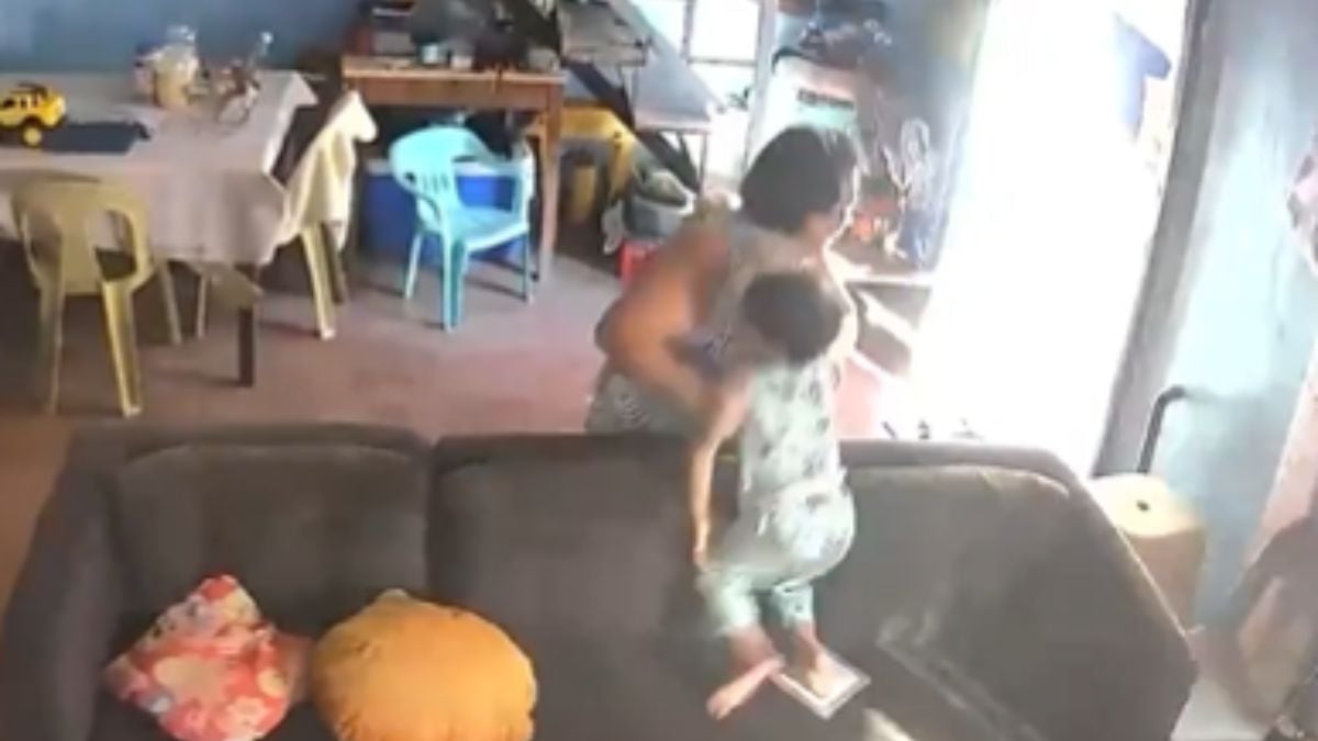 Abuela salva a niño durante sismo en Filipinas