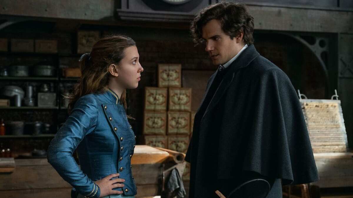Millie Bobby Brown y Henry Cavill en 'Enola Holmes 2'