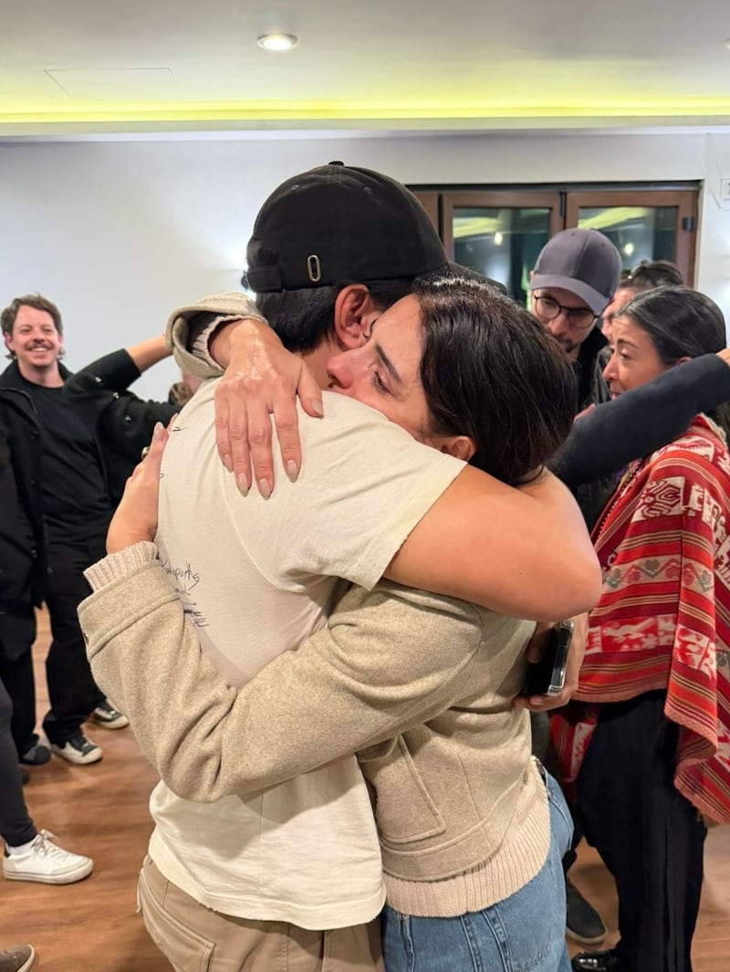 Aislinn Derbez compartió imágenes del funeral de su madre