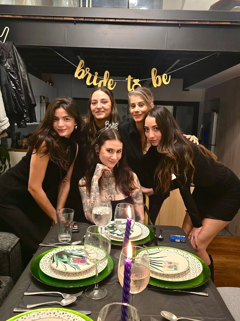 Hija de Mónica Garza se casa
