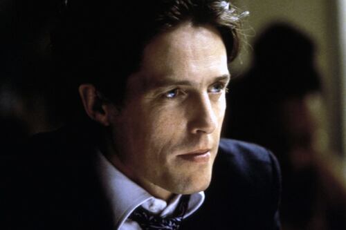 3 comedias románticas de Hugh Grant que nunca nos cansamos de mirar (y dónde volver a verlas)