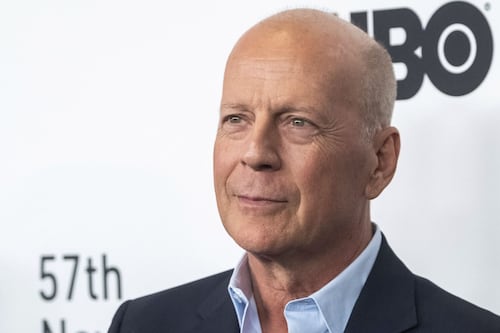 ¿Qué es la demencia frontotemporal, padecimiento que enfrenta Bruce Willis?