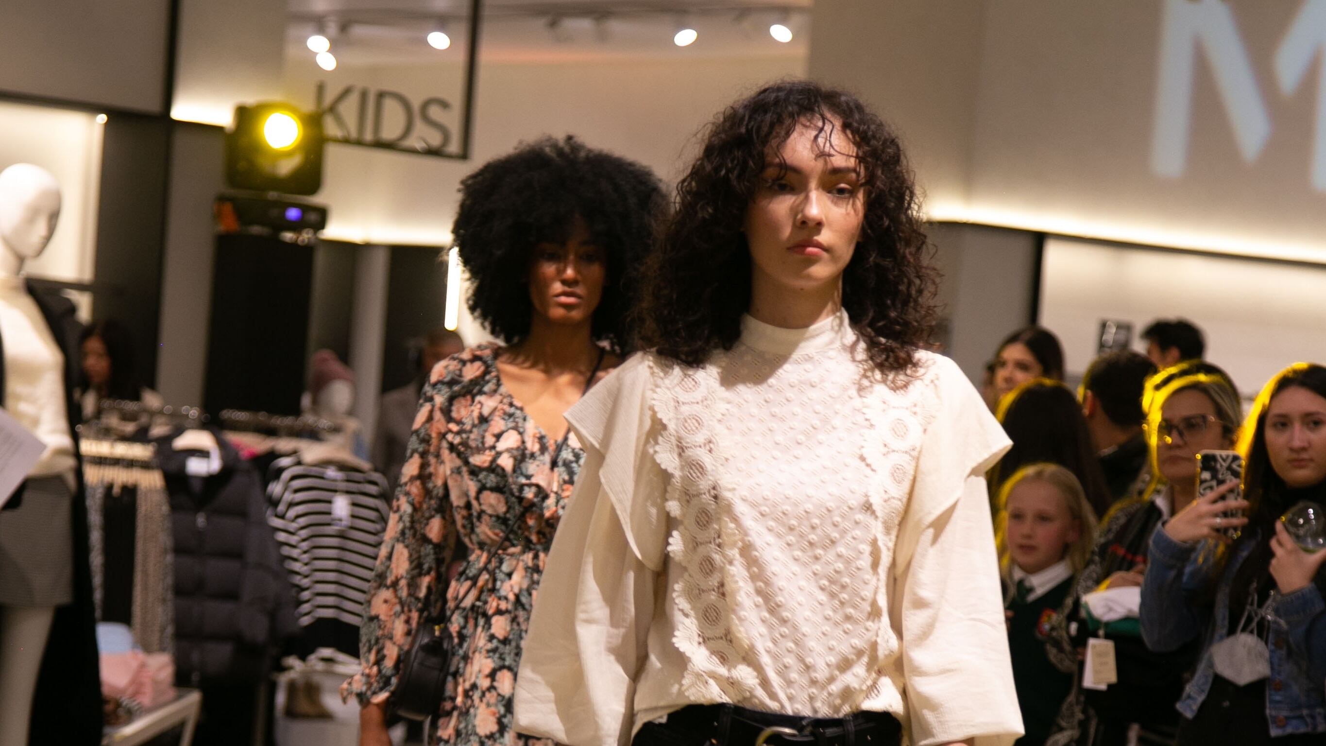 Shopping nights de Mango