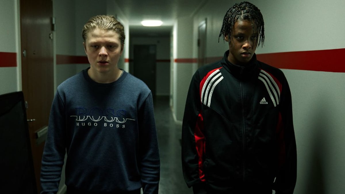 Escena de la serie 'En tus manos'