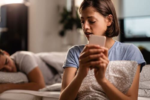 TikToker dice haber encontrado el truco tecnológico perfecto para saber si una pareja es infiel