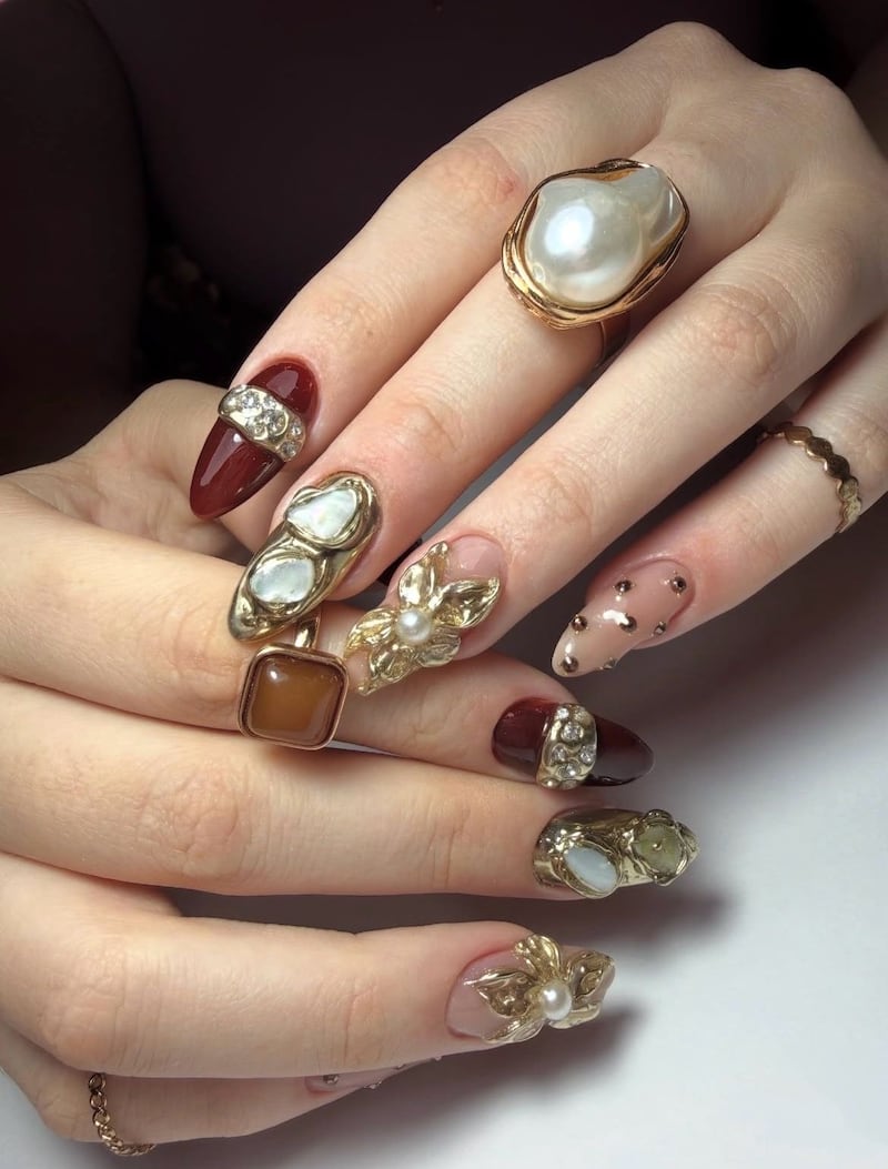 Las uñas ‘barroco’ son la tendencia original y atrevida para quienes buscan destacar.