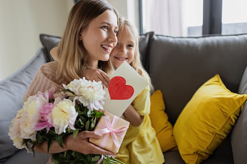 ¿No sabes qué regalar? Los detalles para mamá que de seguro la sorprenderán