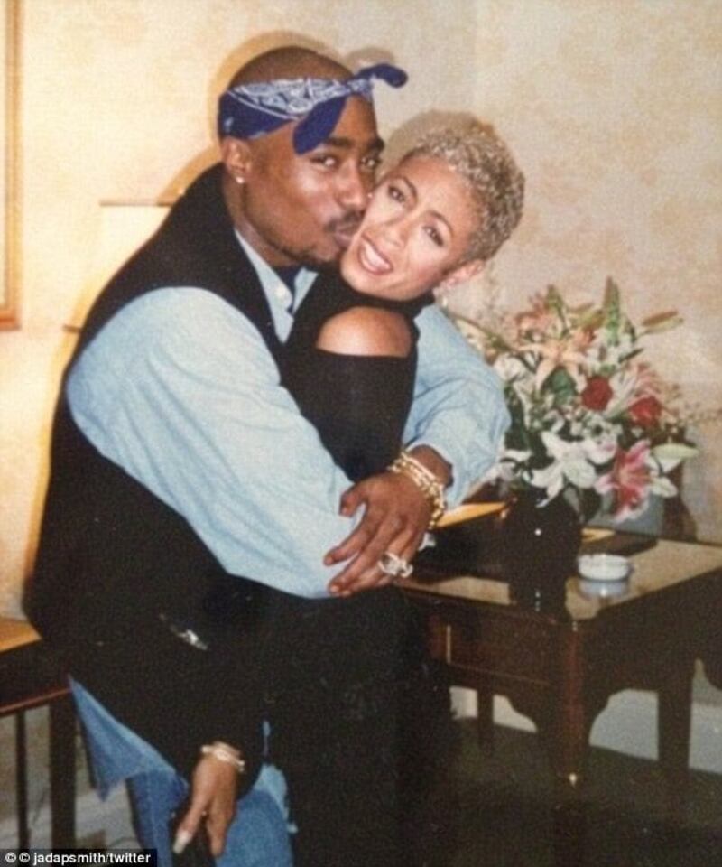 Jada Pinkett junto a Tupac Shakur